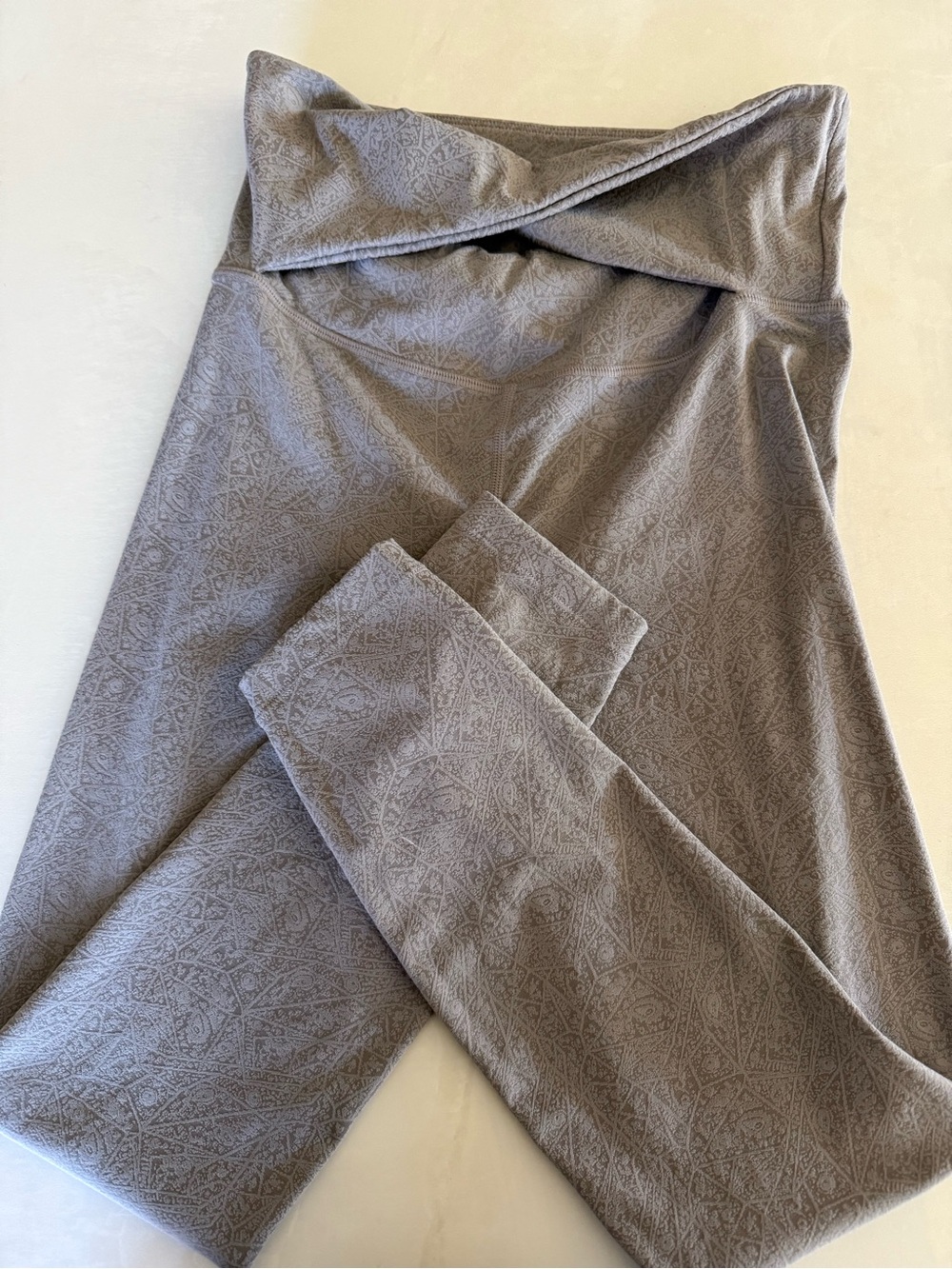 Zyia Active Twist Waist Design Gray Paisley-Textured Leggings